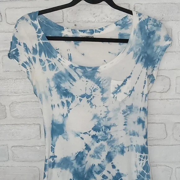 Add To Bundle | Express Blue & White Tie Dye Fitted Scoop Neck T-Shirt XS - Picture 3 of 10